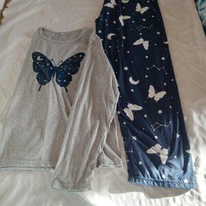 Soft, new stretchy pajamas with butterfly pattern Large
